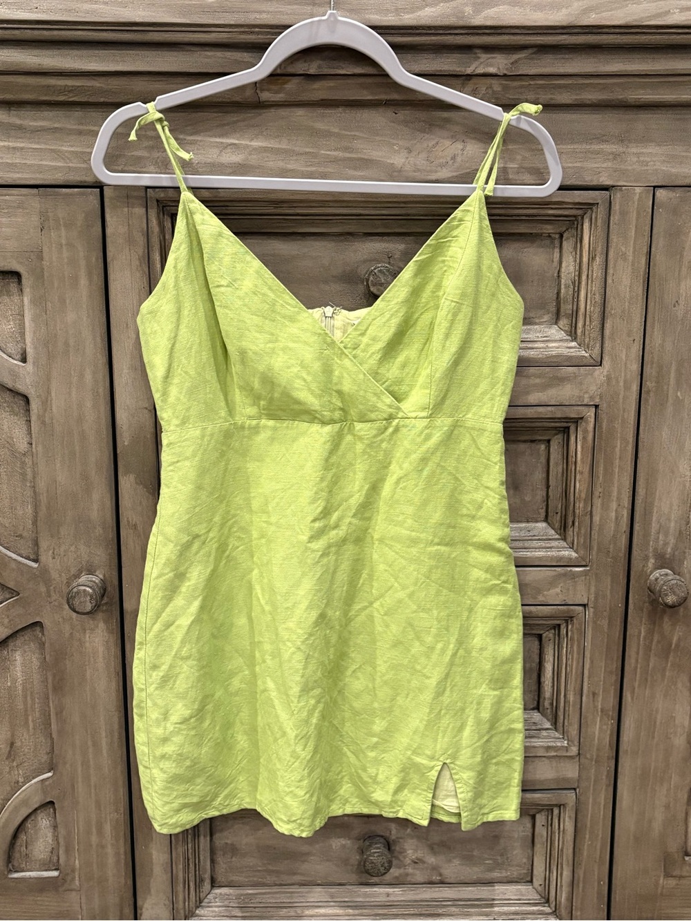 EUC Women’s LE LIS Lime Green Spaghetti Strap Mini Dress (Small)